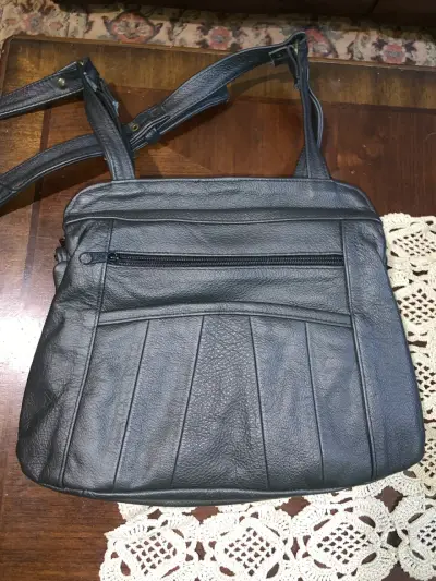 Cartera de cuero negra con correa ajustable - miniatura 4