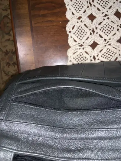 Cartera de cuero negra con correa ajustable - miniatura 6