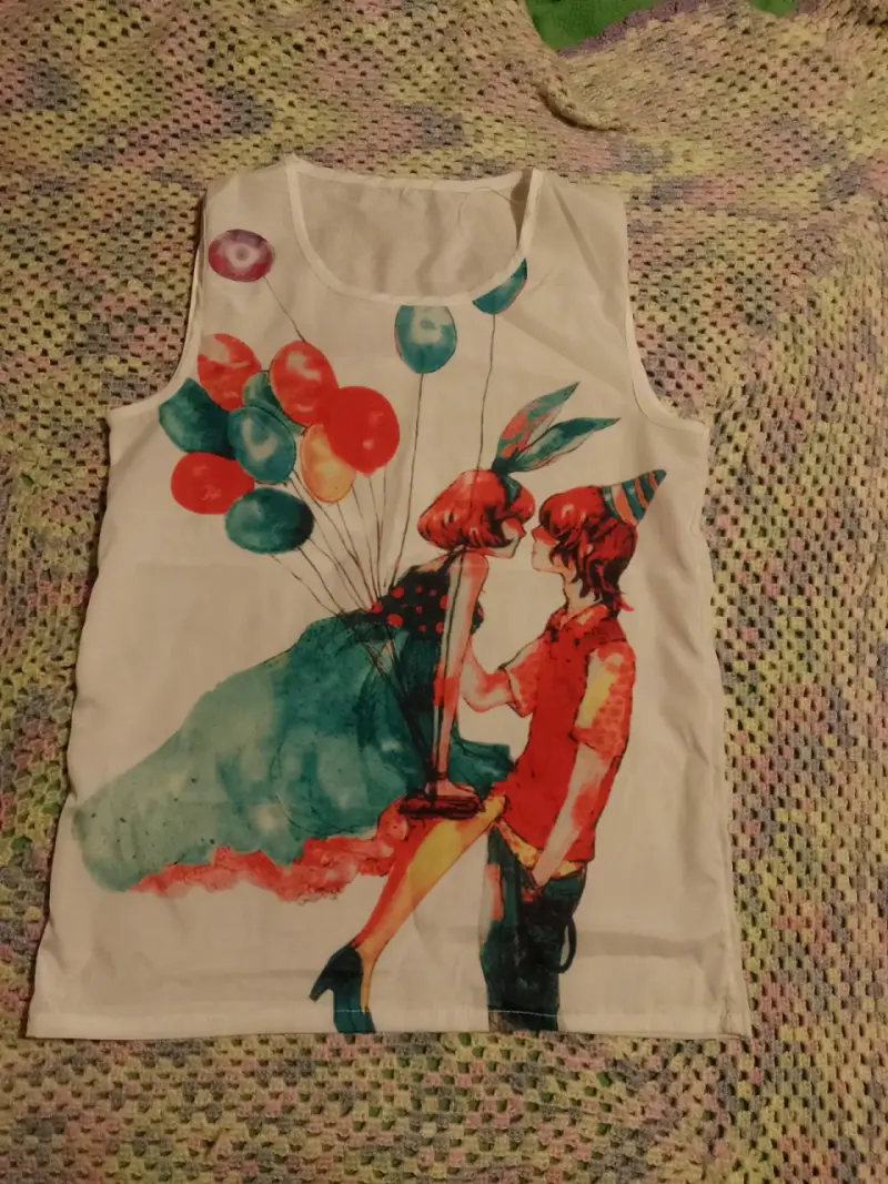 Polera sin mangas con diseño artístico