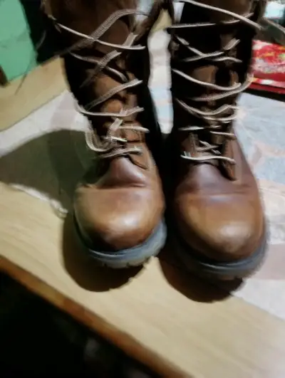 Botas de cuero marrón para hombre - miniatura 1