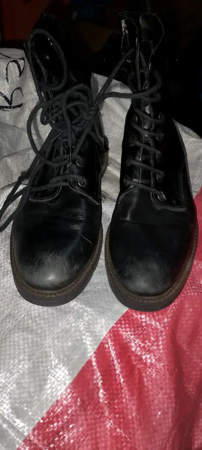 Botas negras de cuero para hombre - miniatura 1