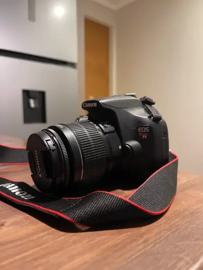 Canon EOS Rebel T5 + Lente 18-55mm | Cámara Réflex - miniatura 1