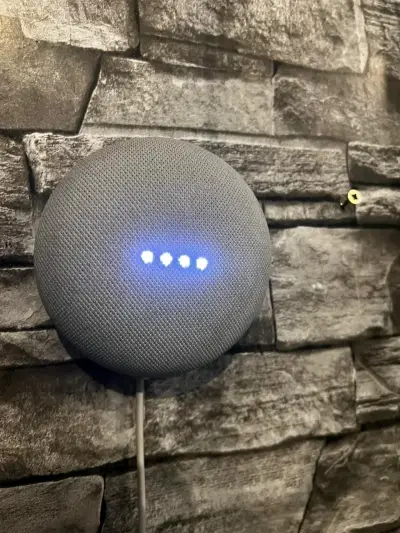 Altavoz inteligente Google Nest Mini gris - miniatura 1