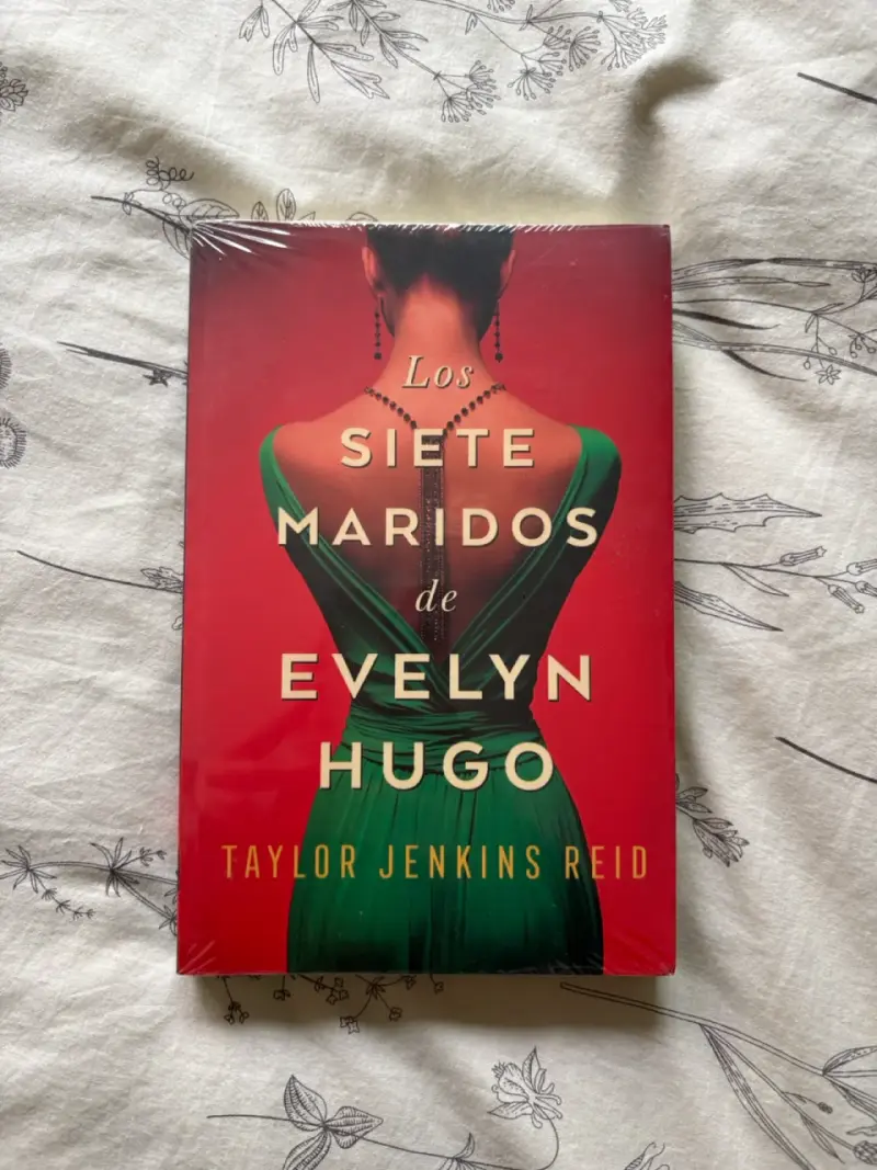 Libro 'Los Siete Maridos de Evelyn Hugo' nuevo