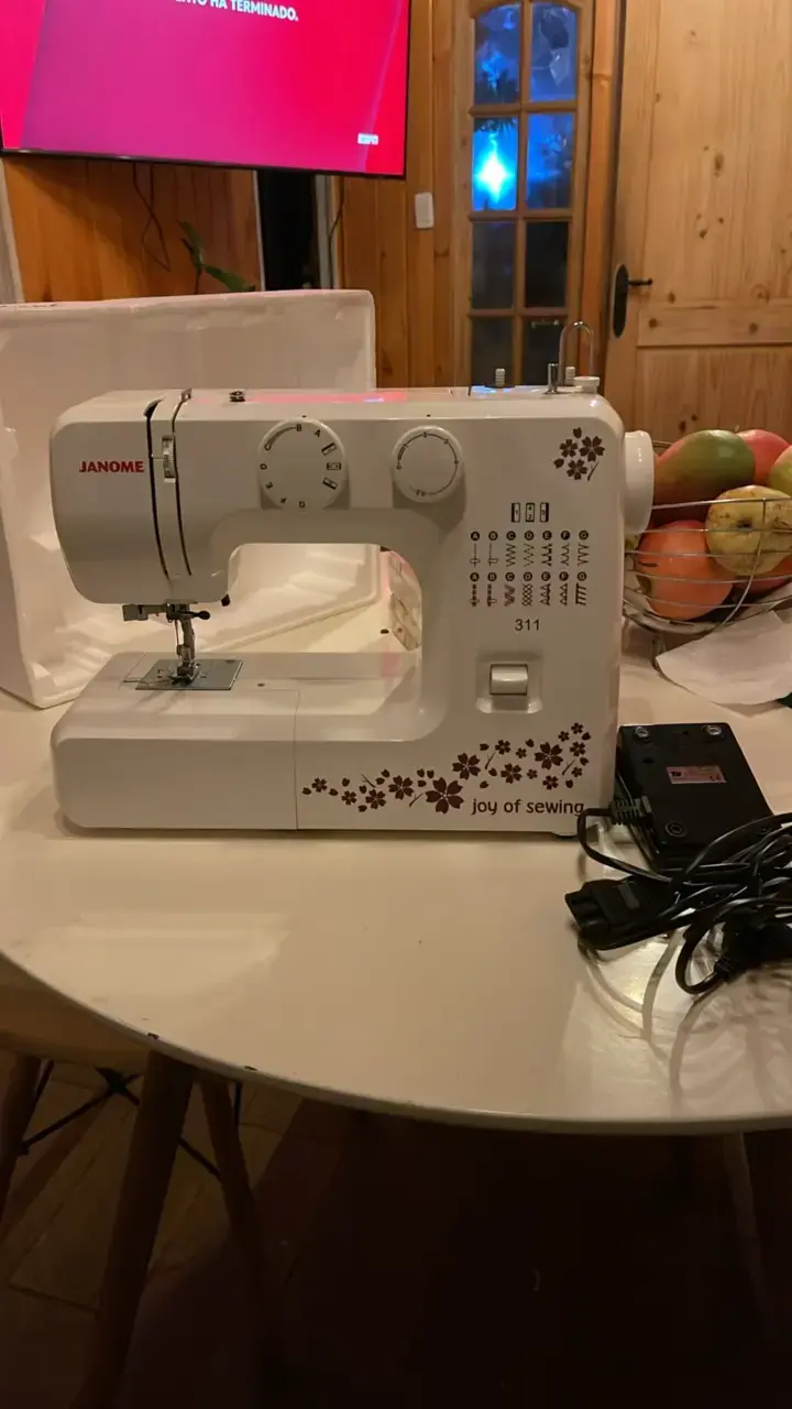 Máquina de coser Janome 311 con diseño floral - 4