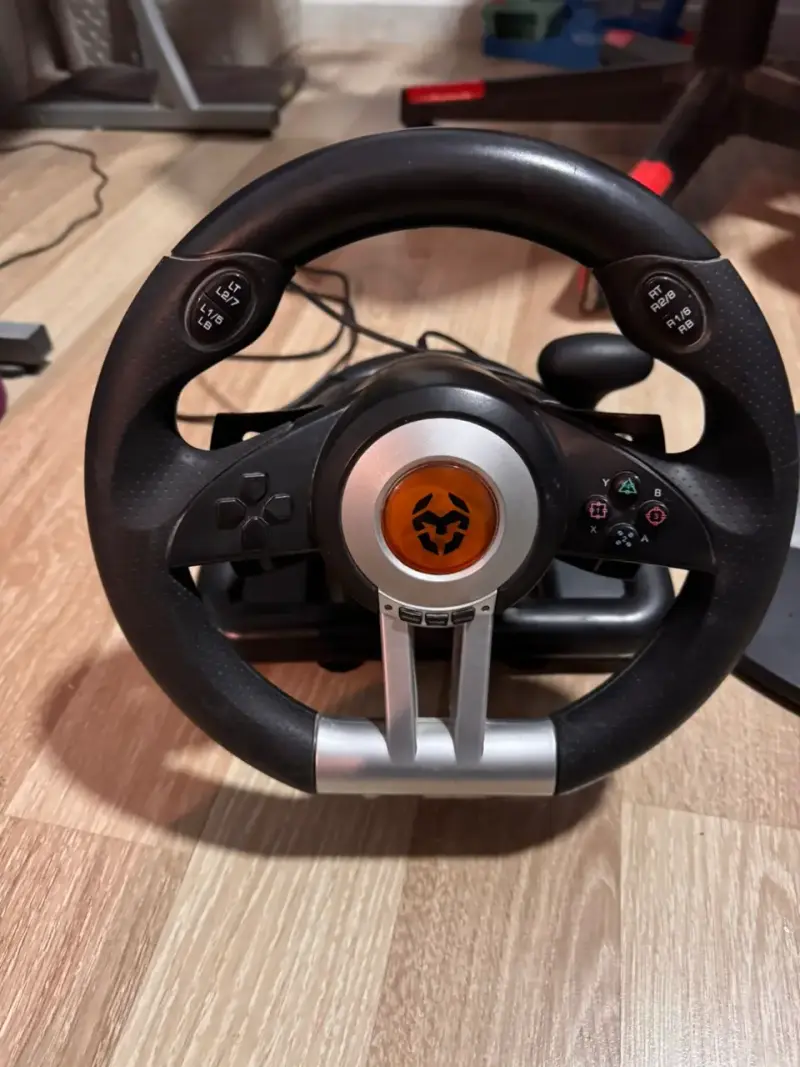 Volante y pedales para videojuegos - 5