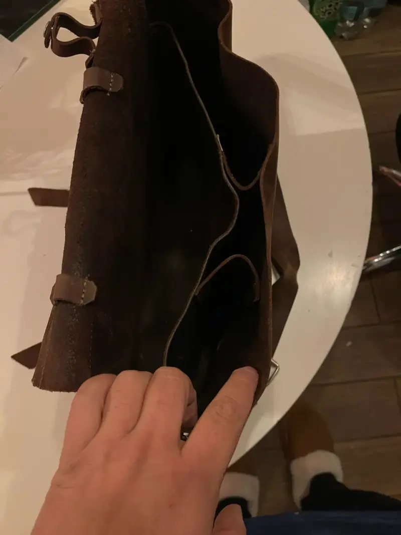 Bolso de cuero marrón con correa ajustable - 2
