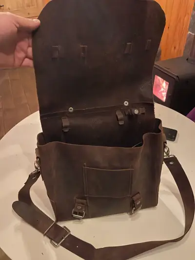 Bolso de cuero marrón con correa ajustable - miniatura 3