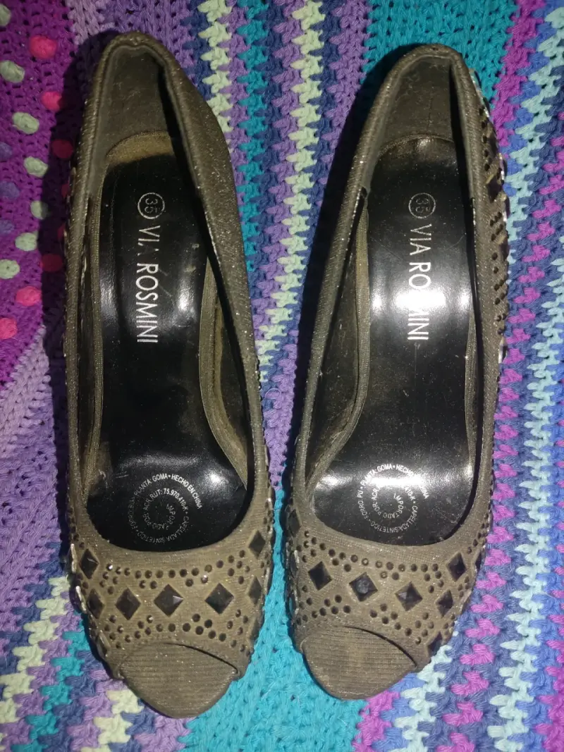 Tacones negros con diseño de piedras - 3