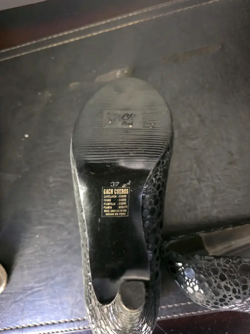 Zapatos de tacón negros con textura - 3