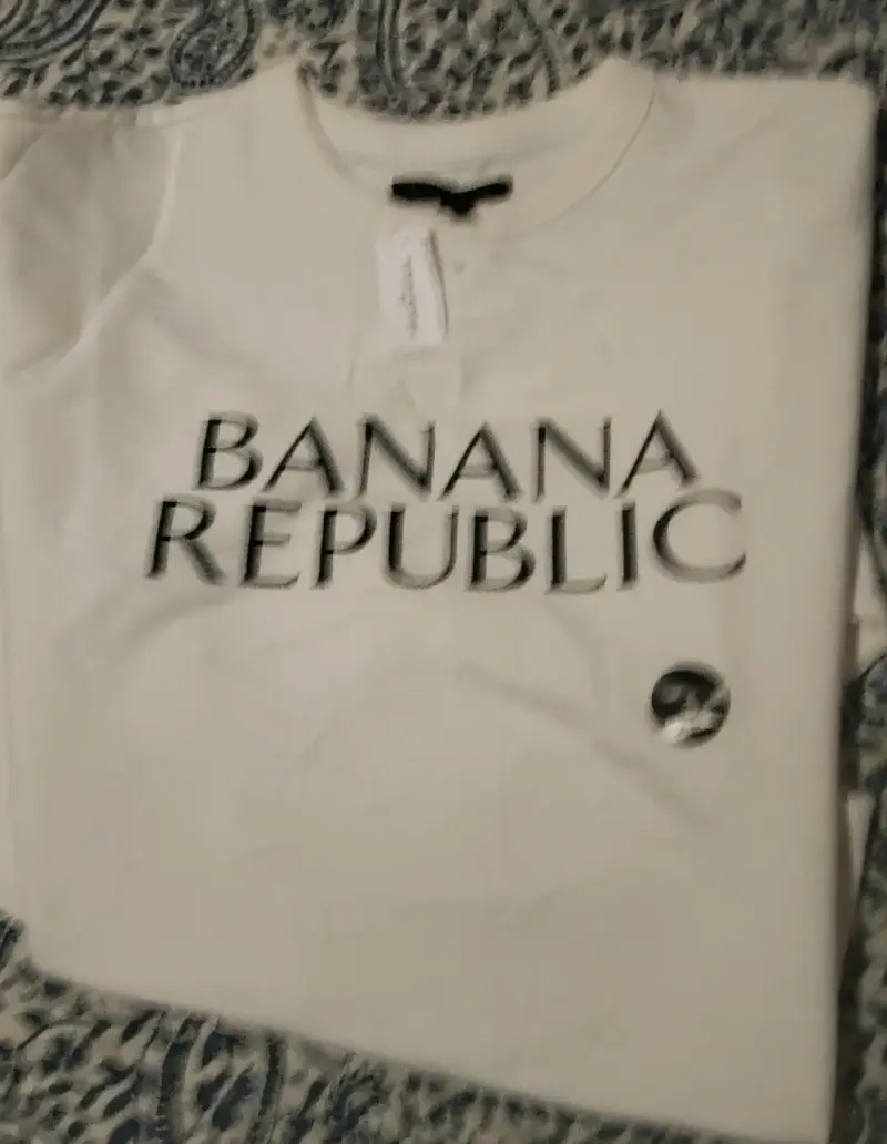 Polera Banana Republic blanca con logo