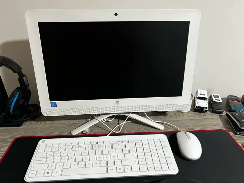 Computador All-in-One HP con teclado y mouse - 2