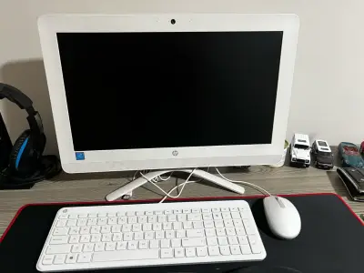Computador All-in-One HP con teclado y mouse - miniatura 2