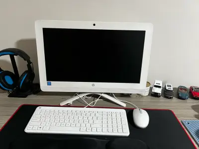 Computador All-in-One HP con teclado y mouse - miniatura 3