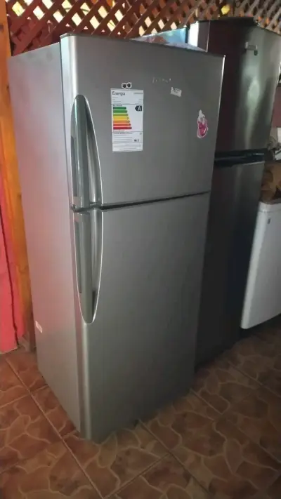 Refrigerador Whirlpool de dos puertas - miniatura 1