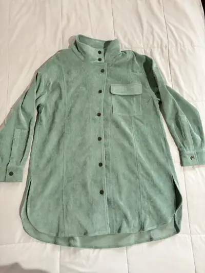 Sobrecamisa larga de pana verde menta - miniatura 1