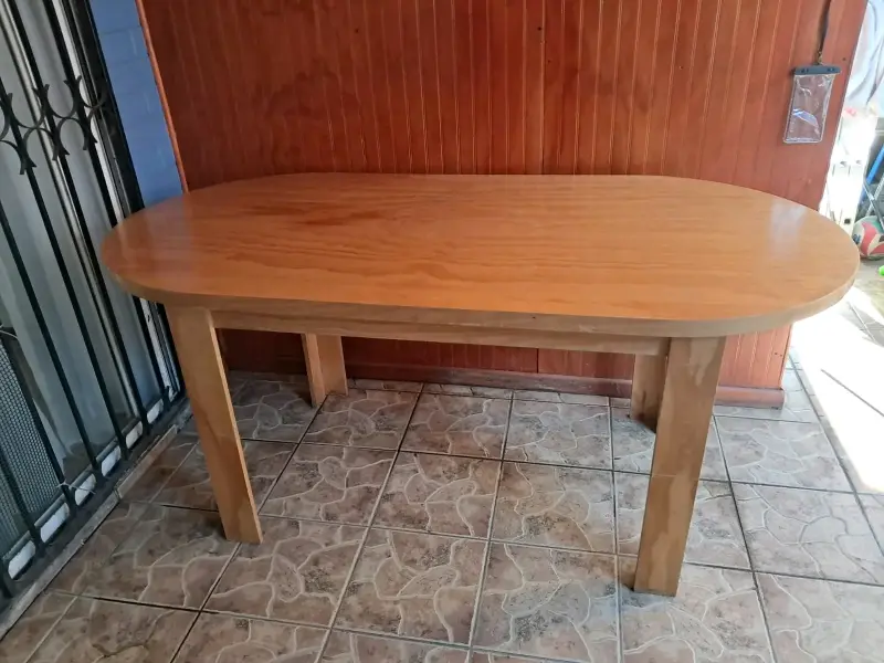 Mesa de comedor ovalada de madera - 2