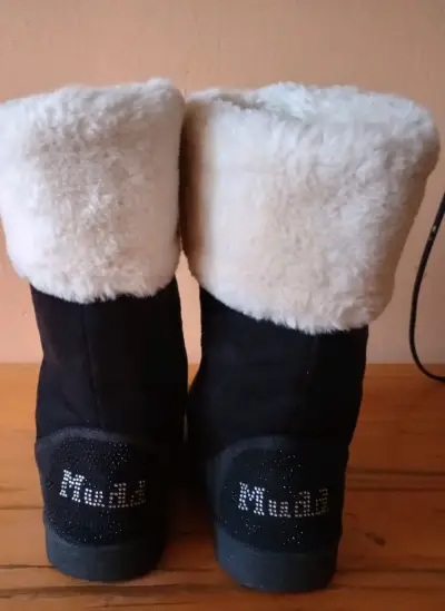 Botas de invierno negras con forro blanco - miniatura 3