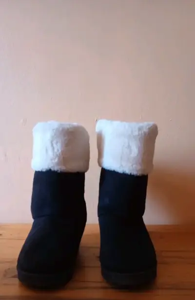 Botas de invierno negras con forro blanco - miniatura 4