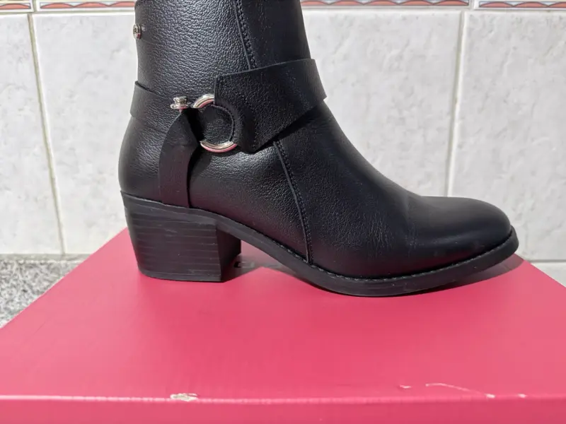 Botines negros de cuero con cierre lateral - 2