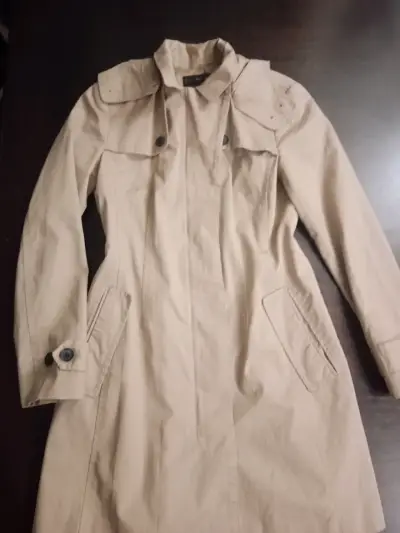 Abrigo beige clásico para mujer - miniatura 1