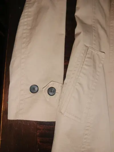 Abrigo beige clásico para mujer - miniatura 2