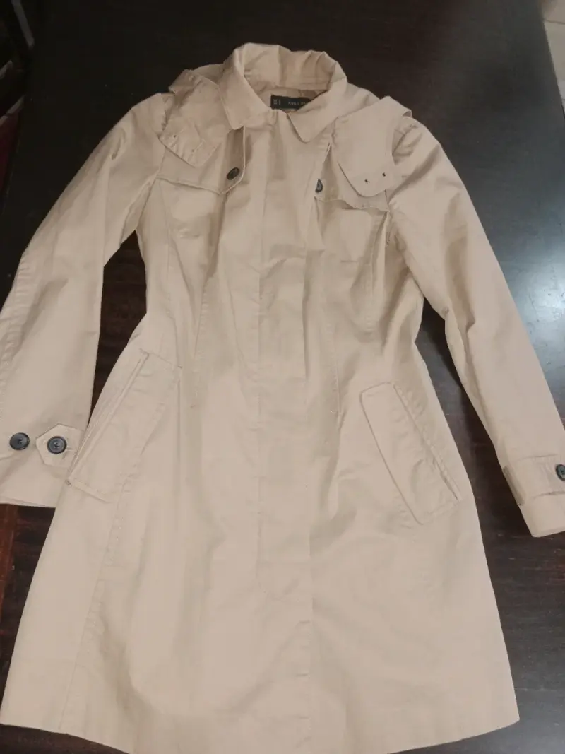 Abrigo beige clásico para mujer - 3