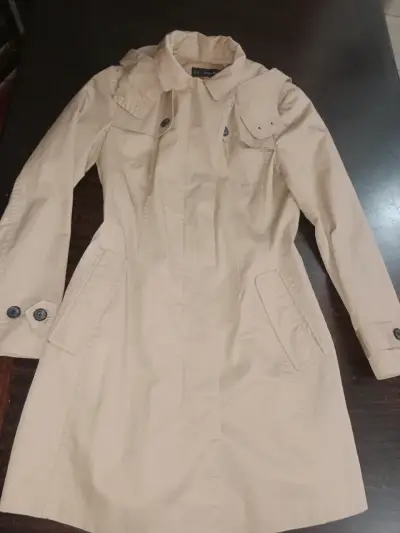 Abrigo beige clásico para mujer - miniatura 3