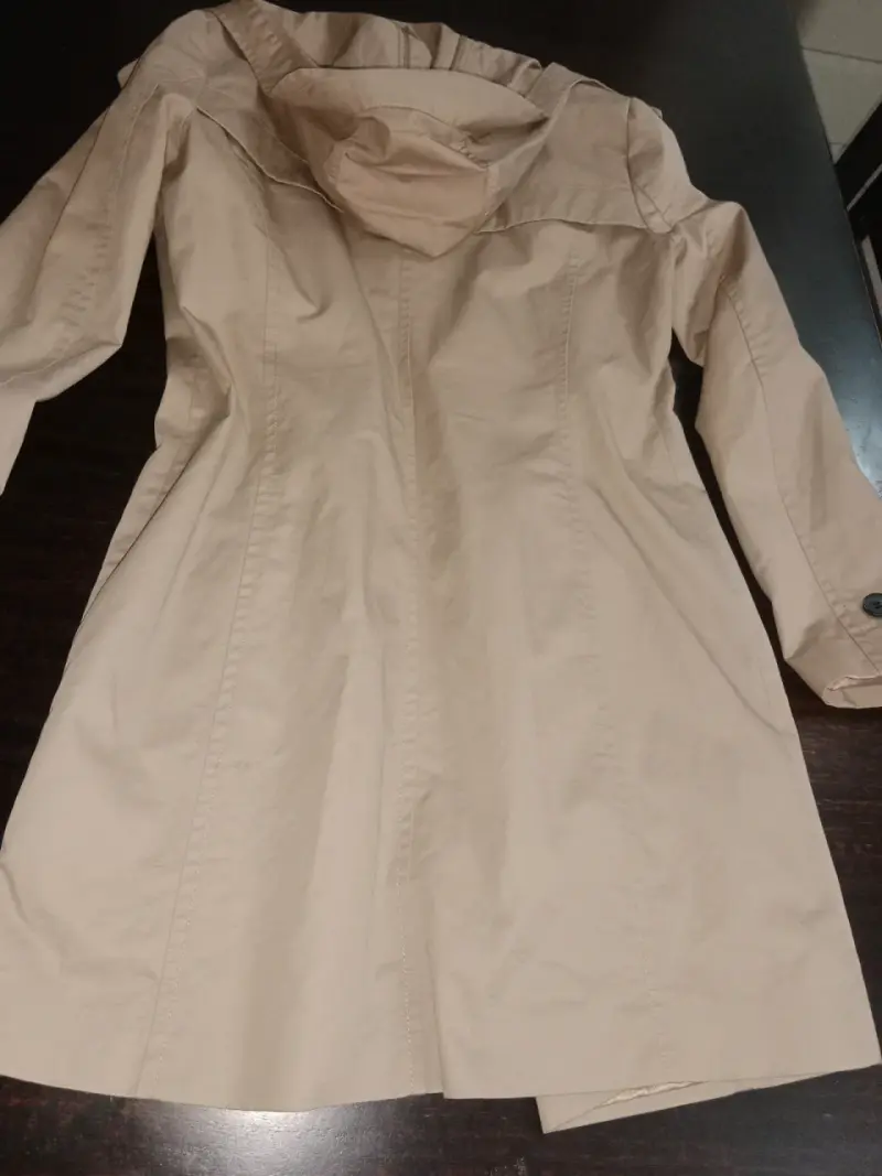 Abrigo beige clásico para mujer - 4