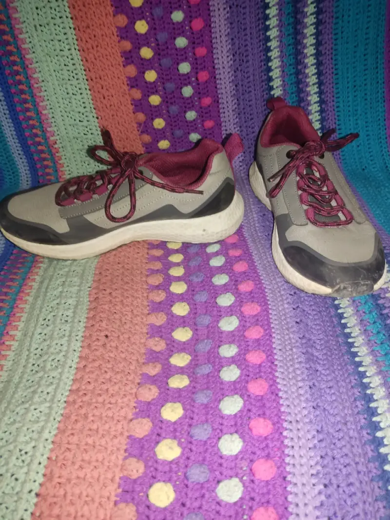 Zapatillas deportivas gris y burdeos - 2
