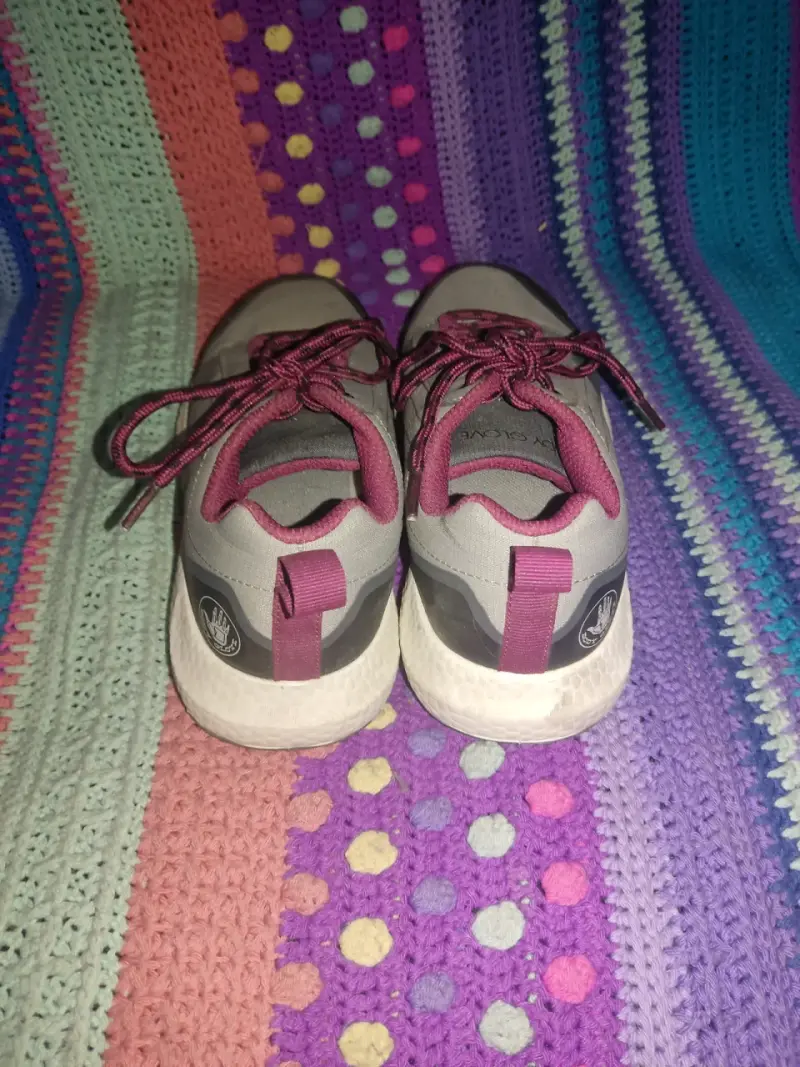 Zapatillas deportivas gris y burdeos - 4