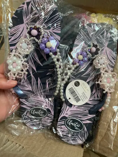 Sandalias con perlas y flores - miniatura 1