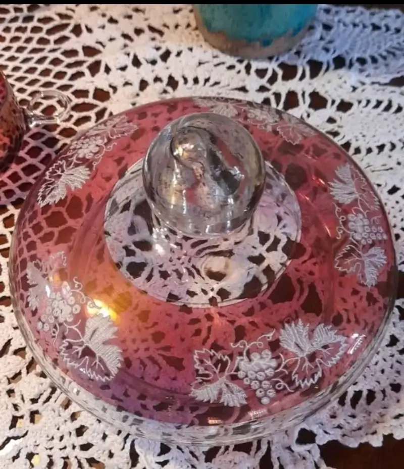 Juego de ponchera y tazas de vidrio rojo grabado - 3