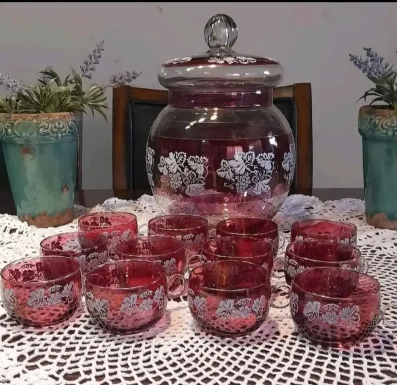 Juego de ponchera y tazas de vidrio rojo grabado - 4