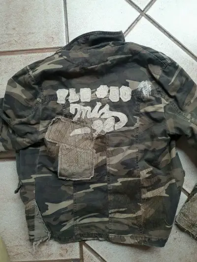 Chaqueta camuflada con capucha - miniatura 2