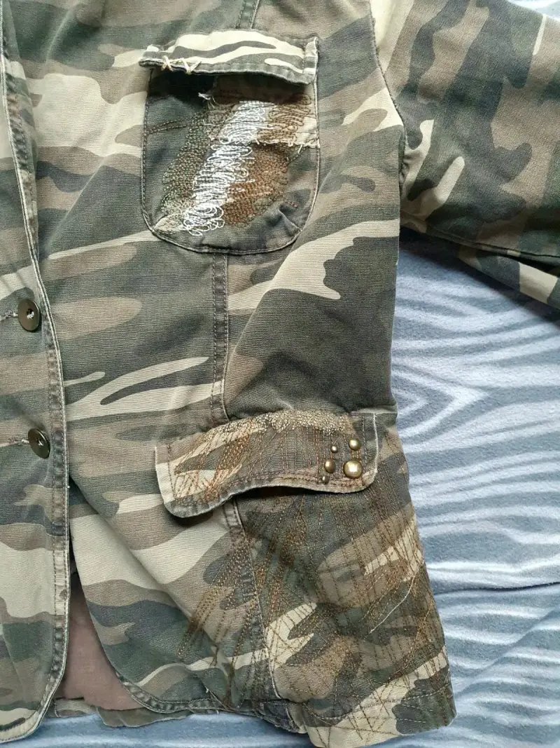 Chaqueta camuflada con capucha - 3