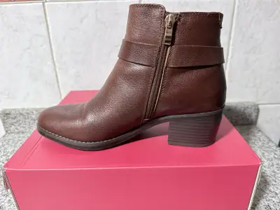 Botines café cuero con cierre lateral - miniatura 3