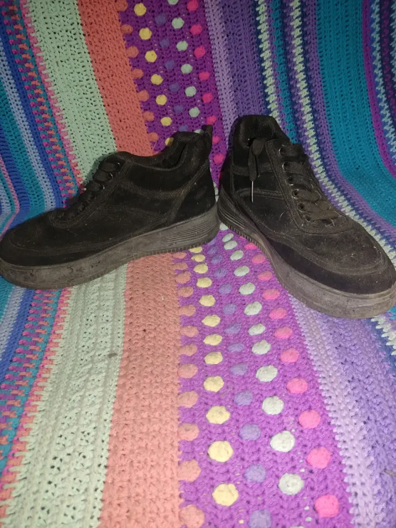 Zapatillas negras deportivas usadas - 2