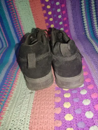 Zapatillas negras deportivas usadas - miniatura 3