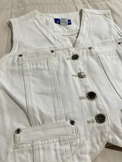 Chaleco de mezclilla beige sin mangas - miniatura 3