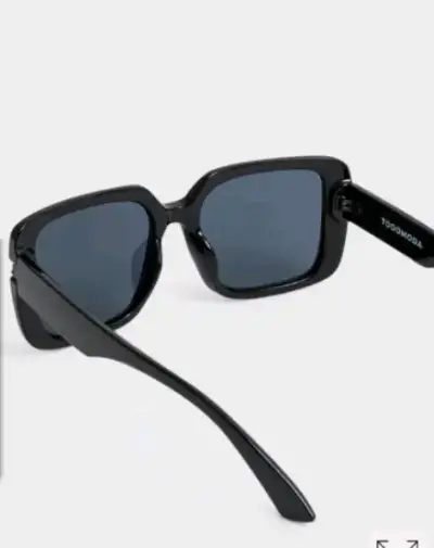 Gafas de sol cuadradas negras elegantes - miniatura 2