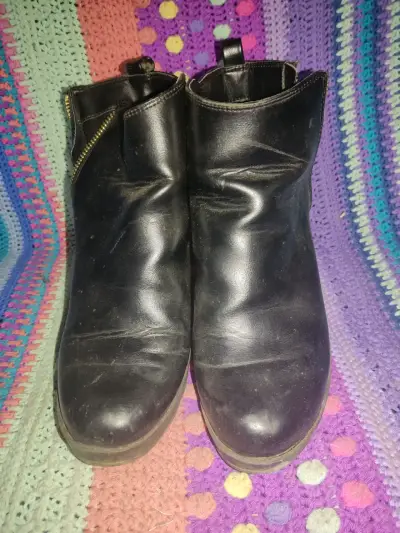 Botines de cuero negro con cierre lateral - miniatura 1