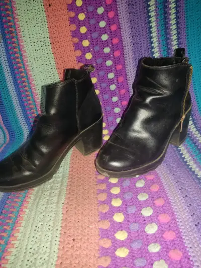 Botines de cuero negro con cierre lateral - miniatura 2