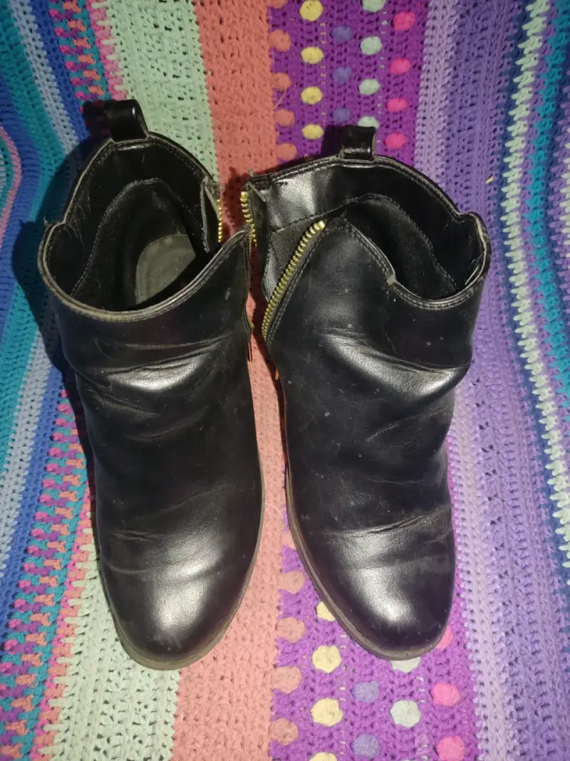 Botines de cuero negro con cierre lateral - 4