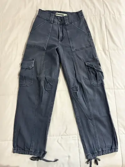 Pantalones cargo azulados - miniatura 1