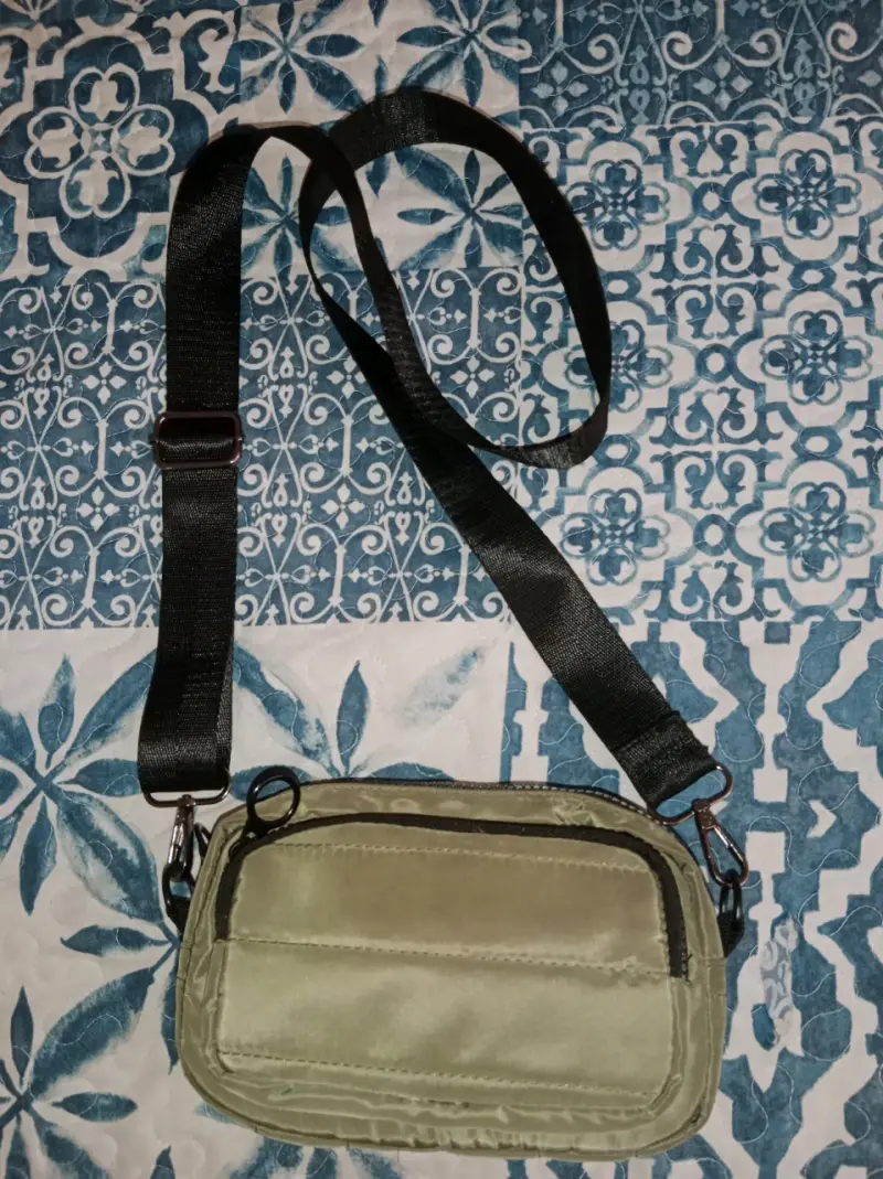 Bandolera pequeña verde oliva con correa ajustable - 4
