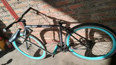 Bicicleta Yerka urbana con ruedas celestes - miniatura 2
