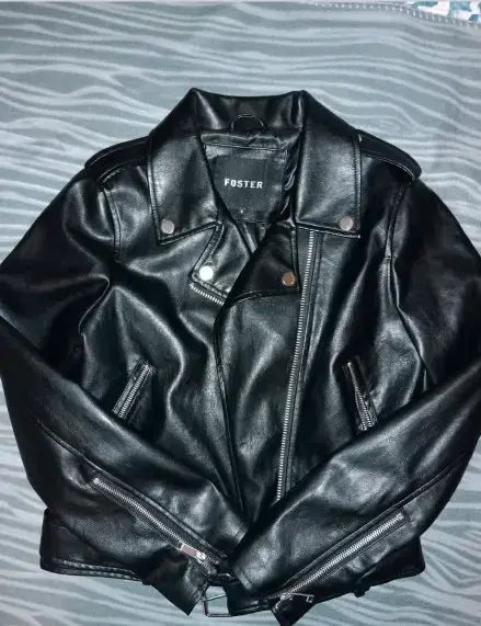Chaqueta de cuero negra estilo biker - 3