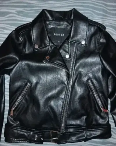 Chaqueta de cuero negra estilo biker - miniatura 4