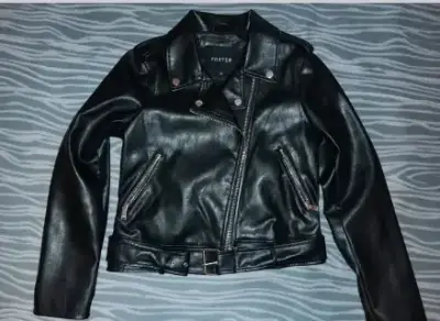 Chaqueta de cuero negra estilo biker - miniatura 5